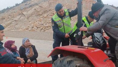 Bilecik Jandarması'ndan traktör şoförlerine 'reflektör' uyarısı - Haberois Bilecik Jandarması'ndan traktör şoförlerine 'reflektör' uyarısı