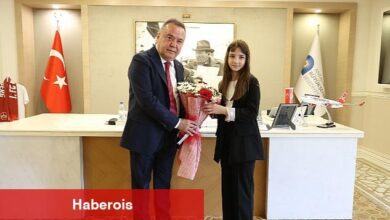 Başkan Böcek koltuğunu Raziye Rana Çelebi'ye devretti - Haberois Başkan Böcek koltuğunu Raziye Rana Çelebi'ye devretti