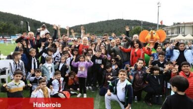 Beşiktaş Futbol Kadrosu, 23 Nisan'da çocuklarla bir ortaya geldi