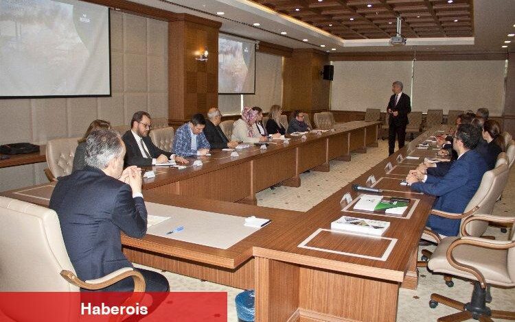 BUSİAD'dan Başkan Aktaş'a sunum - Haberois BUSİAD'dan Başkan Aktaş'a sunum