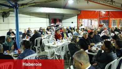 Depremzedeler iftar yemeğinde bir ortaya geldi - Haberois Depremzedeler iftar yemeğinde bir ortaya geldi