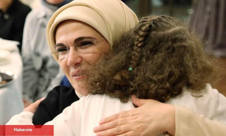 Emine Erdoğan 'Sevgi Evleri' çocuklarıyla iftar sofrasında buluştu