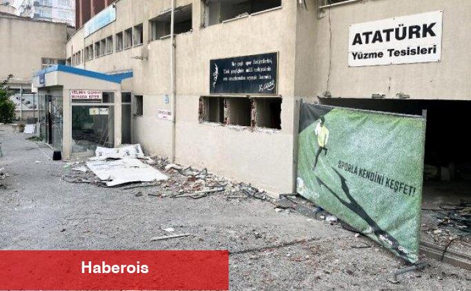 İzmir Atatürk Yüzme Havuzu'nda yıkım başladı