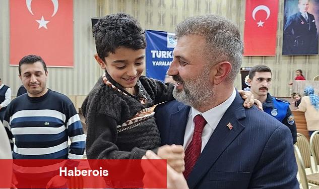 Lider Sezer Depremzedelerle İftar Sofrasında Buluştu - Haberois Lider Sezer Depremzedelerle İftar Sofrasında Buluştu