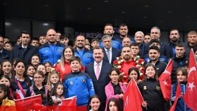 Milli güreşçiler Meclis'te - Haberois Milli güreşçiler Meclis'te