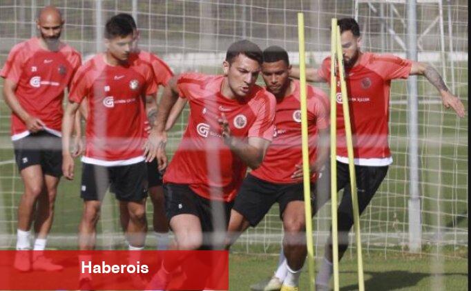 Antalyaspor'da 1 isim cezalı, 2 isim sınırda! - Haberois Antalyaspor'da 1 isim cezalı, 2 isim sınırda!
