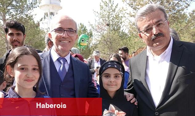 Çevre, Şehircilik ve İklim Değişikliği Bakanlığı tarafından yapımı tamamlanan Çumra Millet Bahçesi'nin açılışı düzenlenen törenle yapıldı - Haberois Çevre, Şehircilik ve İklim Değişikliği Bakanlığı tarafından yapımı tamamlanan Çumra Millet Bahçesi'nin açılışı düzenlenen törenle yapıldı
