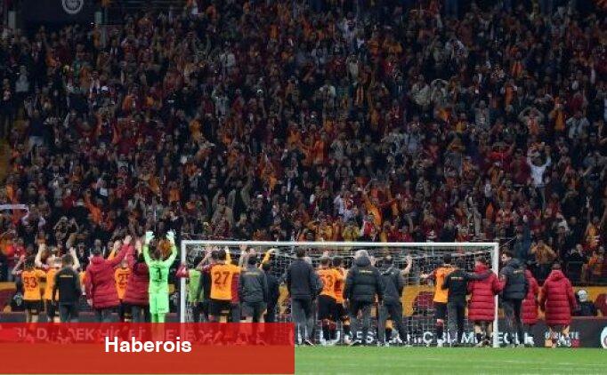 Galatasaray'da galibiyet sonrası soyunma odasında şampiyonluk şarkıları! - Haberois Galatasaray'da galibiyet sonrası soyunma odasında şampiyonluk şarkıları!