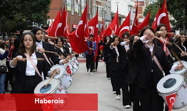 Gençler 19 Mayıs Coşkusunu Sokaklara Taşıdı - Haberois Gençler 19 Mayıs Coşkusunu Sokaklara Taşıdı