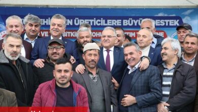 Memduh Büyükkılıç çiftçileri kutladı