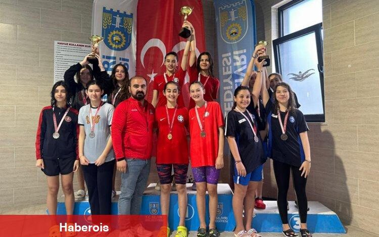 Silivri'de paletli yüzücüler ödüllerine kavuştu - Haberois Silivri'de paletli yüzücüler ödüllerine kavuştu