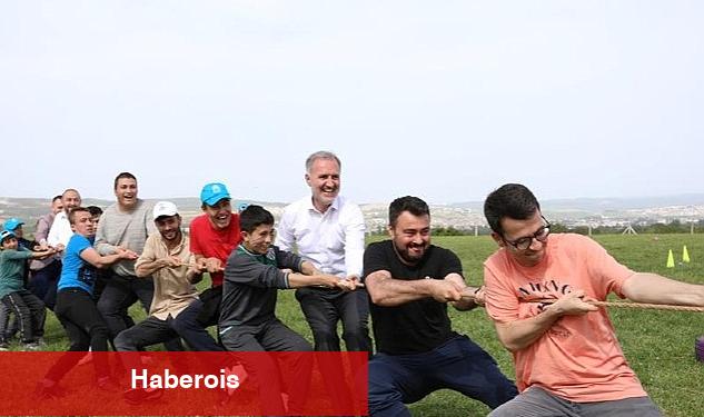 "Tüm Engeller Sevgiyle Aşılır" - Haberois "Tüm Engeller Sevgiyle Aşılır"