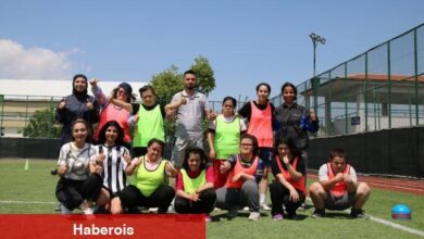 Depremzede down sendromlu çocuklar, bayan futbolcularla buluştu