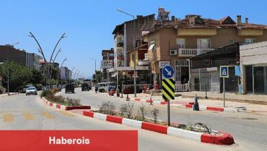 Menderes'te Kaldırımlar Kırmızı Beyaza Büründü