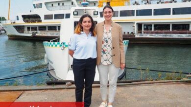 Şehir Hatları'nın ilk kadın kaptanı Deniz Taksi dümeninde - Haberois Şehir Hatları'nın ilk kadın kaptanı Deniz Taksi dümeninde