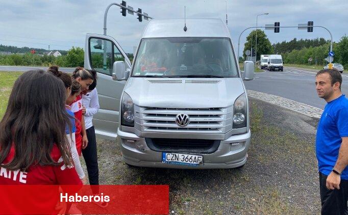Türkiye Bayan Hokey Ulusal Grubu, trafik kazası geçirdi - Haberois Türkiye Bayan Hokey Ulusal Grubu, trafik kazası geçirdi