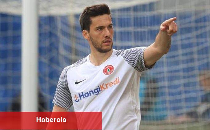 Umut Nayir'den transfer karşılığı: "Konuşamam" - Haberois Umut Nayir'den transfer karşılığı: "Konuşamam"