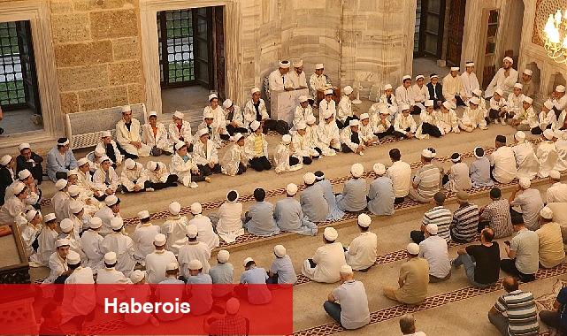 15 Temmuz şehitleri için sabah namazında buluştular