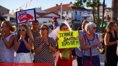 Akbelen kıyımına karşı Ayvalık'ta 'zincirli' eylem - Haberois Akbelen kıyımına karşı Ayvalık'ta 'zincirli' eylem