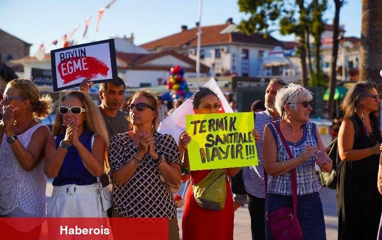Akbelen kıyımına karşı Ayvalık'ta 'zincirli' eylem - Haberois Akbelen kıyımına karşı Ayvalık'ta 'zincirli' eylem