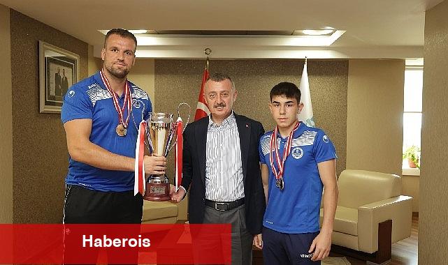 Başkan Büyükakın pehlivanları ağırladı