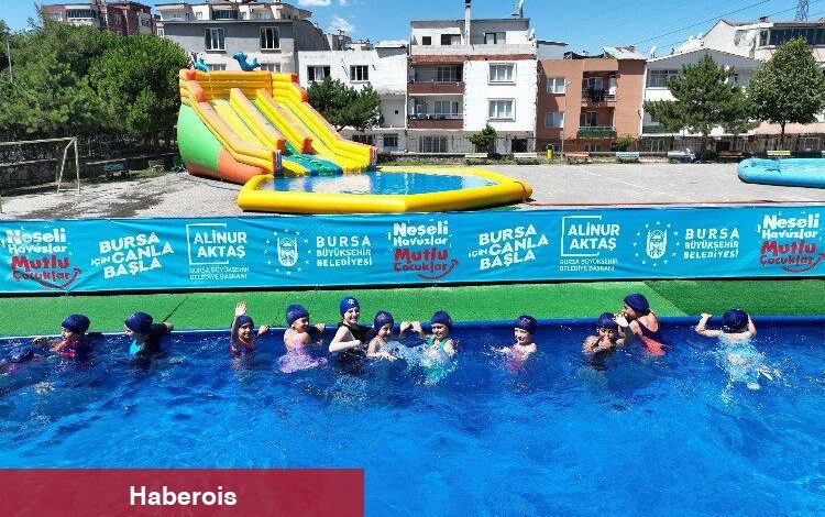 Bursa'da okul bahçeleri çocukları serinletiyor!