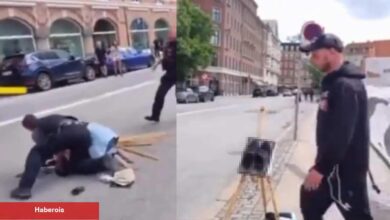 Danimarka'da Kur'an-ı Kerim'in yakılmasına müsaade vermek istemeyen bayana polisten şiddet! - Haberois Danimarka'da Kur'an-ı Kerim'in yakılmasına müsaade vermek istemeyen bayana polisten şiddet!