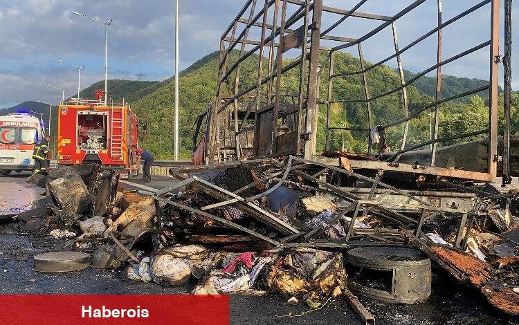 Düzce otoyolunda nakliye kamyonu yandı