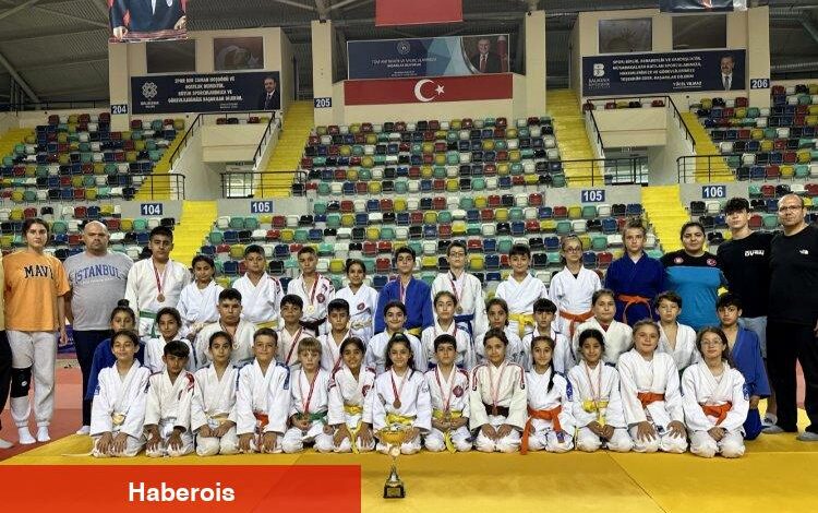 Manisalı judocular Balıkesir'de madalyaları topladı - Haberois Manisalı judocular Balıkesir'de madalyaları topladı