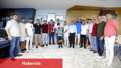 Şampiyonluk kupasını Başkan Sandal'a getirdiler