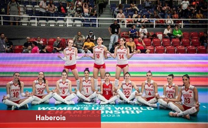 21 Yaş Altı Bayan Voleybol Ulusal Grubu'ndan 2'de 2