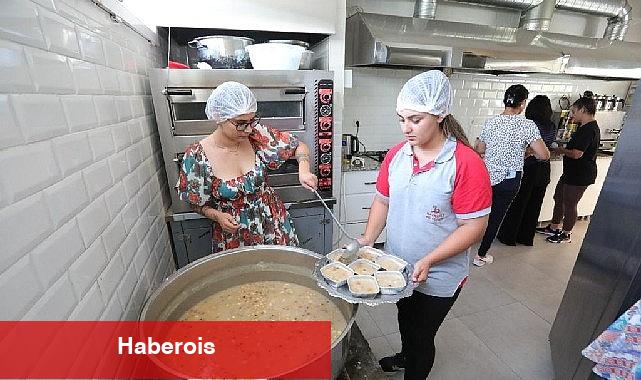 Bayraklı'da aşure bereketi