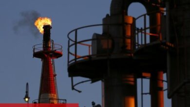 Güçlenen dolar petrol fiyatlarını baskılarken stok ve PMI verileri bekleniyor - Haberois Güçlenen dolar petrol fiyatlarını baskılarken stok ve PMI verileri bekleniyor