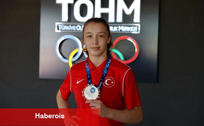 Güreşte dünya ikincisi olan Hareket'in amacı olimpiyat şampiyonluğu