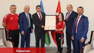 İlham Aliyev'den ulusal halterci Cansu Bektaş'a özel madalya