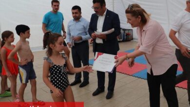 İzmit’in minik yüzücüleri sertifikalandı