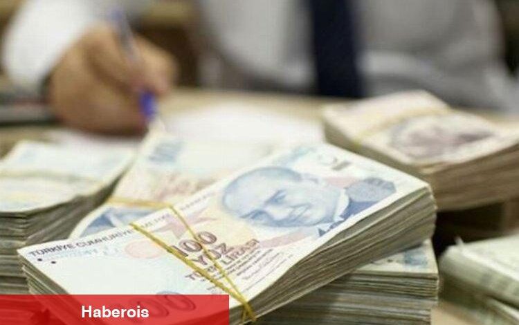 Memurlar için masaya oturuluyor