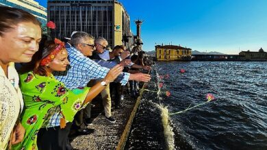 Nazi katliamında hayatını kaybeden Romanlar İzmir'de anıldı - Haberois Nazi katliamında hayatını kaybeden Romanlar İzmir'de anıldı