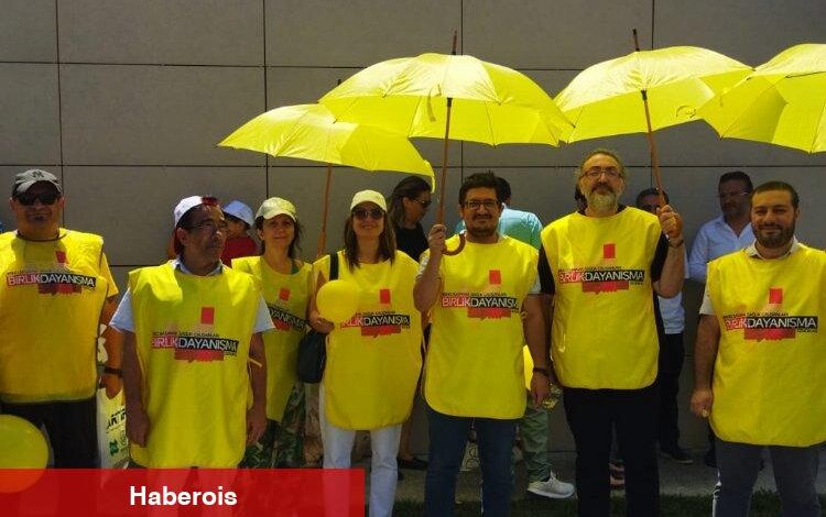 Sağlık çalışanları iş bırakma eylemini sürdürüyor