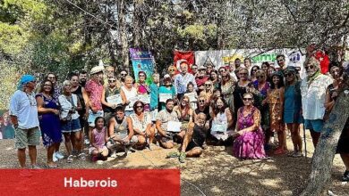 Başkan Atabay, sanatçılara sertifikalarını takdim etti - Haberois Başkan Atabay, sanatçılara sertifikalarını takdim etti