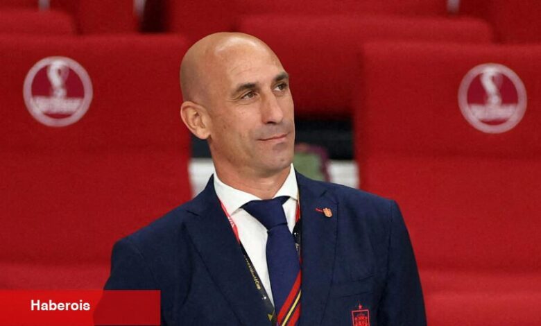 Savcıların Futbol Şefi Hakkında Soruşturma Açmasının Ardından İstifası İstendi - Haberois Savcıların Futbol Şefi Hakkında Soruşturma Açmasının Ardından İstifası İstendi