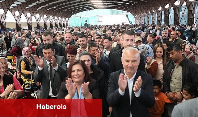Aydın Büyükşehir Belediye Başkanı Özlem Çerçioğlu, Çine kapalı pazar yerinde vatandaşlar ve esnaflarla buluştu - Haberois Aydın Büyükşehir Belediye Başkanı Özlem Çerçioğlu, Çine kapalı pazar yerinde vatandaşlar ve esnaflarla buluştu