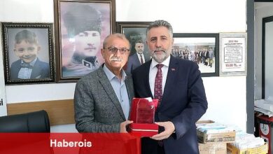Başkan Sandal'dan 24 muhtara teşekkür plaketi - Haberois Başkan Sandal'dan 24 muhtara teşekkür plaketi
