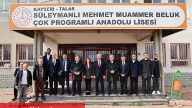 Başkan Yalçın öğrencilerin tiyatro gösterisini izledi