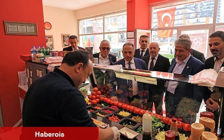 Başkan Yalçın vatandaşın ilgisiyle karşılanıyor