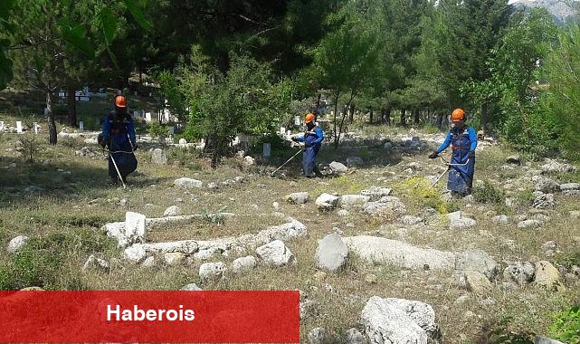 Büyükşehir'den Bayram Öncesi Mezarlık Temizliği - Haberois Büyükşehir'den Bayram Öncesi Mezarlık Temizliği