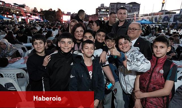 Çerçioğlu, Atatürk Kent Meydanı'ndaki İftarda Vatandaşlarla Bir Aaraya Geldi - Haberois Çerçioğlu, Atatürk Kent Meydanı'ndaki İftarda Vatandaşlarla Bir Aaraya Geldi