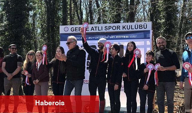 En dayanıklı atlar 120 km'lik parkurda yarıştı - Haberois En dayanıklı atlar 120 km'lik parkurda yarıştı