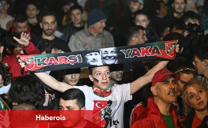İzmir'de taraftarlar Karşıyaka Stadı için miting yaptı