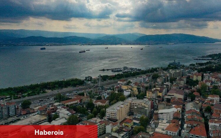 Kırmızıya dönen İzmit Körfezi'nde inceleme - Haberois Kırmızıya dönen İzmit Körfezi'nde inceleme